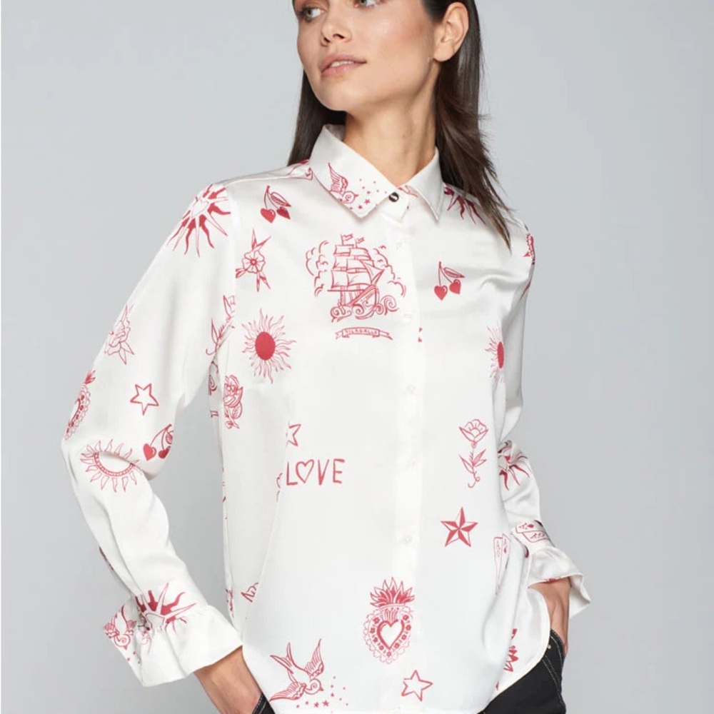 Vilagallo White Shirt with Red Graphic Design
